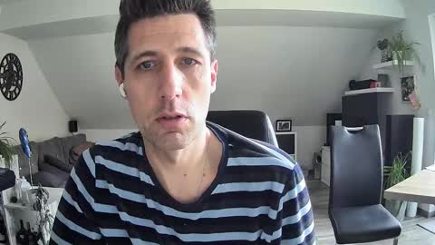 Snapshot of schnuckigeil chatting on February 26, 2026, 12:48 pm Dildomen online show from February 26, 2026, 12:48 pm