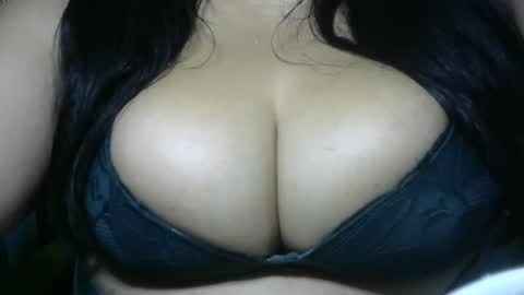 Snapshot of schoco_milf chatting on May 20, 2026, 5:41 pm mai latina online show from May 20, 2026, 5:41 pm