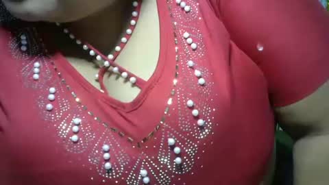 Snapshot of schoco_milf chatting on May 26, 2026, 1:34 am mai latina online show from May 26, 2026, 1:34 am