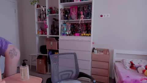 Rina online show from November 15, 2025, 7:27 am