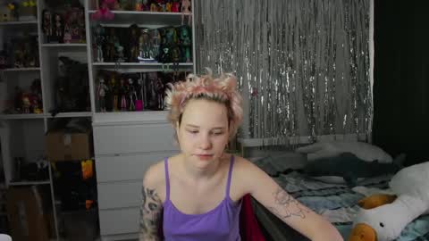Snapshot of school_love chatting on April 1, 2026, 7:09 am Rina online show from April 1, 2026, 7:09 am