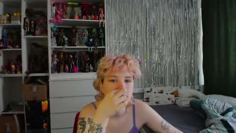 Snapshot of school_love chatting on April 3, 2026, 7:06 am Rina online show from April 3, 2026, 7:06 am