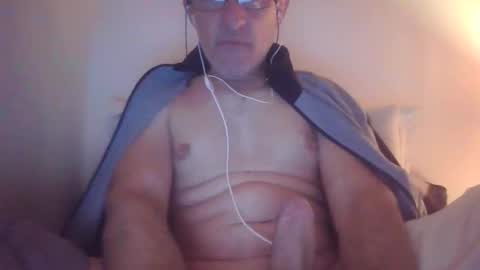 Snapshot of scotchwhieskie chatting on December 19, 2025, 11:45 pm scotchwhieskie online show from December 19, 2025, 11:45 pm