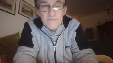 Snapshot of scotchwhieskie chatting on January 18, 2026, 10:46 pm scotchwhieskie online show from January 18, 2026, 10:46 pm