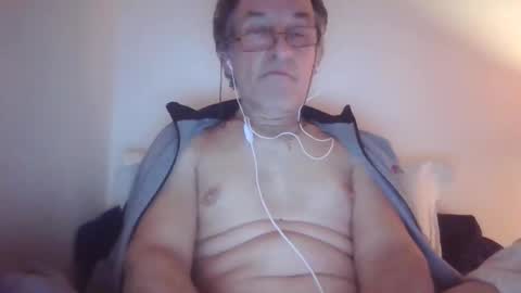 Snapshot of scotchwhieskie chatting on February 19, 2026, 12:06 am scotchwhieskie online show from February 19, 2026, 12:06 am