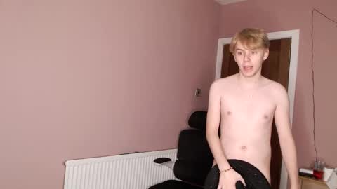 Snapshot of scottish_twink01 chatting on September 24, 2025, 1:03 pm danny online show from September 24, 2025, 1:03 pm