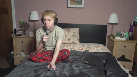 Snapshot of scottish_twink01 chatting on January 9, 2026, 1:36 pm danny online show from January 9, 2026, 1:36 pm