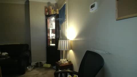Snapshot of scottsman214 chatting on April 14, 2026, 9:32 pm James online show from April 14, 2026, 9:32 pm