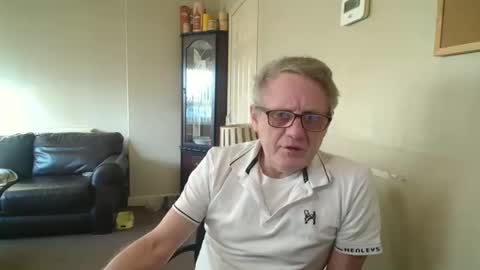 Snapshot of scottsman214 chatting on May 9, 2026, 6:35 pm James online show from May 9, 2026, 6:35 pm