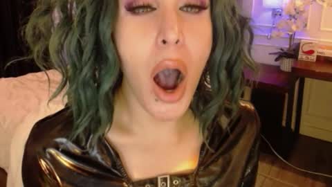 screendoll online show from February 14, 2025, 5:41 am