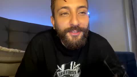 Snapshot of seanpablosanz chatting on October 25, 2025, 4:13 pm Sean pablo Sanz online show from October 25, 2025, 4:13 pm