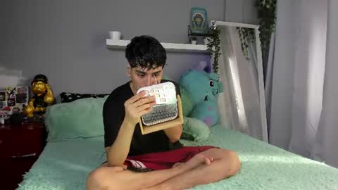 Snapshot of sebas_rosse chatting on June 17, 2026, 8:32 pm sebastian online show from June 17, 2026, 8:32 pm