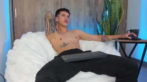 Snapshot of sebas_w01 chatting on January 8, 2026, 9:28 pm sebastian online show from January 8, 2026, 9:28 pm