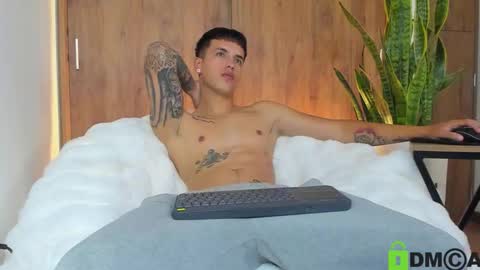 Snapshot of sebas_w01 chatting on February 17, 2026, 1:35 am sebastian online show from February 17, 2026, 1:35 am