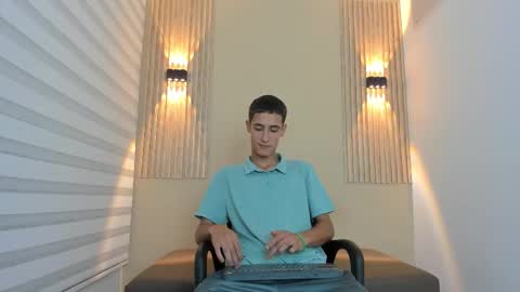 sebass_r online show from November 14, 2025, 7:23 pm