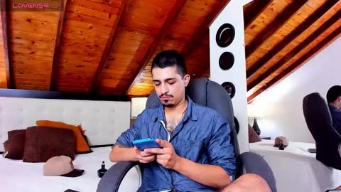 Snapshot of sebastian_berne chatting on March 7, 2025, 10:54 pm Sebastian Berne online show from March 7, 2025, 10:54 pm