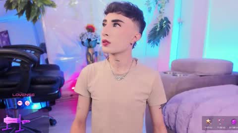     .  INDEPENDENT MODEL online show from February 15, 2026, 1:52 pm