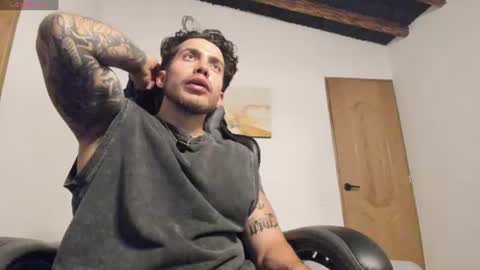 Snapshot of sebastianortizm chatting on June 26, 2026, 2:27 am Lucian Sinclair online show from June 26, 2026, 2:27 am