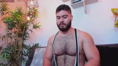 Instagram jeanpaulfit  online show from April 16, 2026, 10:34 pm