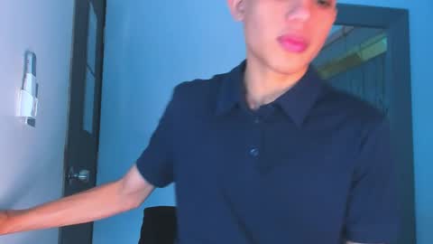 Snapshot of sebax_00 chatting on December 21, 2025, 9:33 pm Sebastian online show from December 21, 2025, 9:33 pm