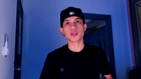 Snapshot of sebax_00 chatting on February 24, 2026, 8:18 pm Sebastian online show from February 24, 2026, 8:18 pm