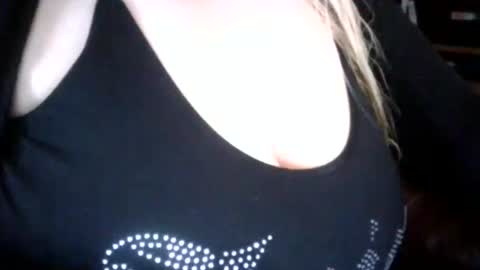 Snapshot of secret18slaveanon chatting on May 15, 2026, 10:28 pm Sunny online show from May 15, 2026, 10:28 pm