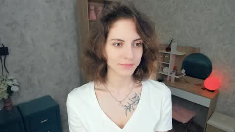 Mia online show from May 29, 2026, 5:49 am