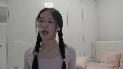 Angela online show from December 17, 2025, 2:17 am