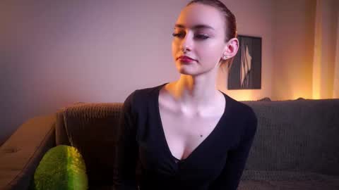 Lily online show from December 22, 2025, 11:51 am