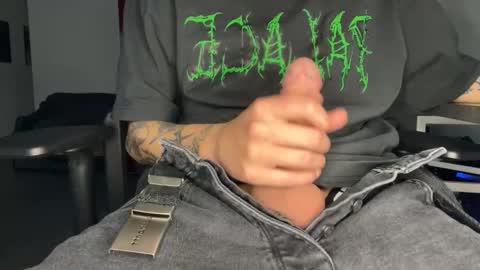 Snapshot of secretlust96 chatting on November 18, 2025, 11:25 am secretlust96 online show from November 18, 2025, 11:25 am