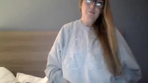 secretskyla online show from October 16, 2025, 1:28 am