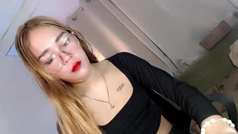 Snapshot of seducing_angela chatting on October 22, 2025, 1:28 am seducing_angela online show from October 22, 2025, 1:28 am
