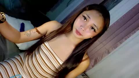 Snapshot of seductive_morena chatting on December 15, 2025, 5:28 pm Im shy online show from December 15, 2025, 5:28 pm