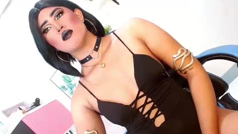 Snapshot of seductive_scarllete chatting on January 17, 2026, 9:51 pm SCARLETTE online show from January 17, 2026, 9:51 pm