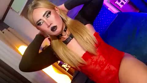 Snapshot of seductive_scarllete chatting on April 14, 2026, 5:41 pm SCARLETTE online show from April 14, 2026, 5:41 pm