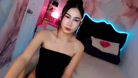 Snapshot of seductive_vana chatting on July 17, 2026, 9:52 pm Vanessa online show from July 17, 2026, 9:52 pm