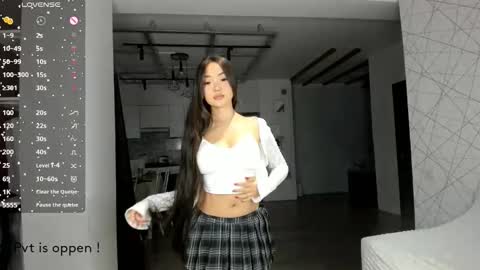 Akira Youri online show from October 10, 2025, 12:04 pm