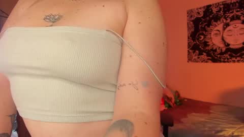 Yeyis  online show from December 24, 2024, 4:55 am