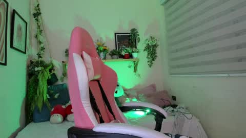 Yeyis  online show from April 9, 2026, 3:06 am