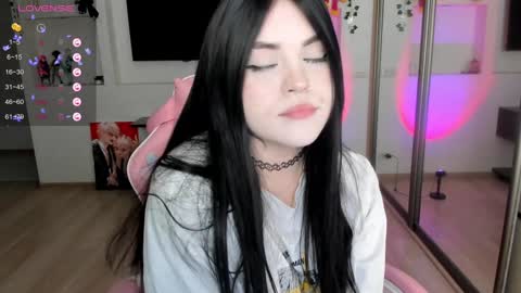 Snapshot of selena___cute chatting on December 12, 2024, 4:59 am Selena online show from December 12, 2024, 4:59 am