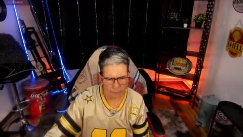 Selena online show from November 4, 2025, 3:38 am