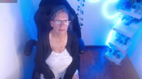Snapshot of selena_ferreira chatting on June 8, 2026, 7:25 pm Selena online show from June 8, 2026, 7:25 pm