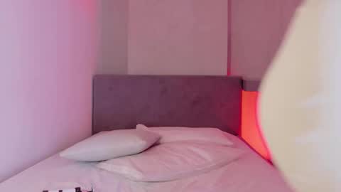 Selena online show from September 26, 2025, 11:25 am