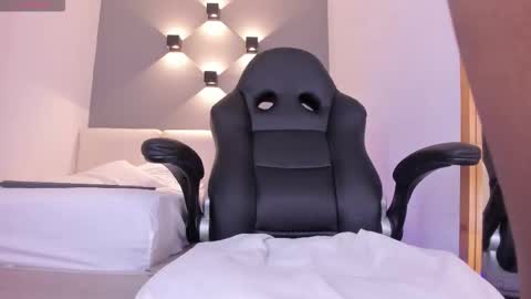 Selena online show from February 19, 2026, 11:17 am