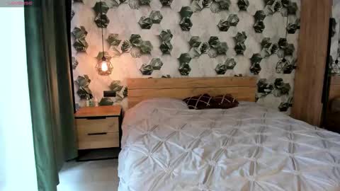 Selena online show from March 12, 2026, 4:18 am