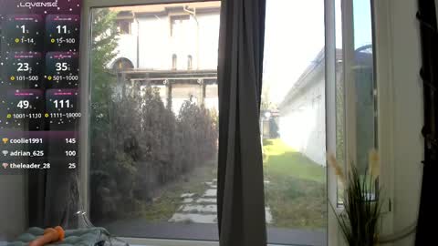 Selena online show from February 14, 2025, 10:49 am