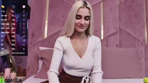 Selena online show from November 25, 2025, 5:18 am