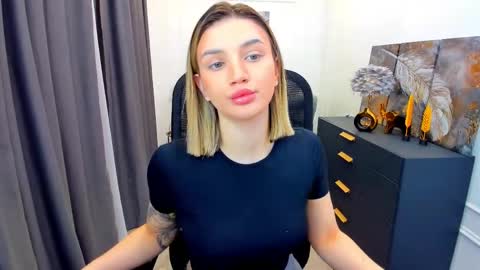 selenaemoore online show from March 25, 2026, 3:45 am