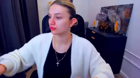 selenaemoore online show from May 12, 2026, 3:47 am