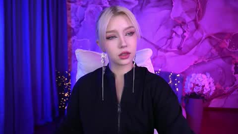 selenairis online show from October 3, 2025, 6:43 am